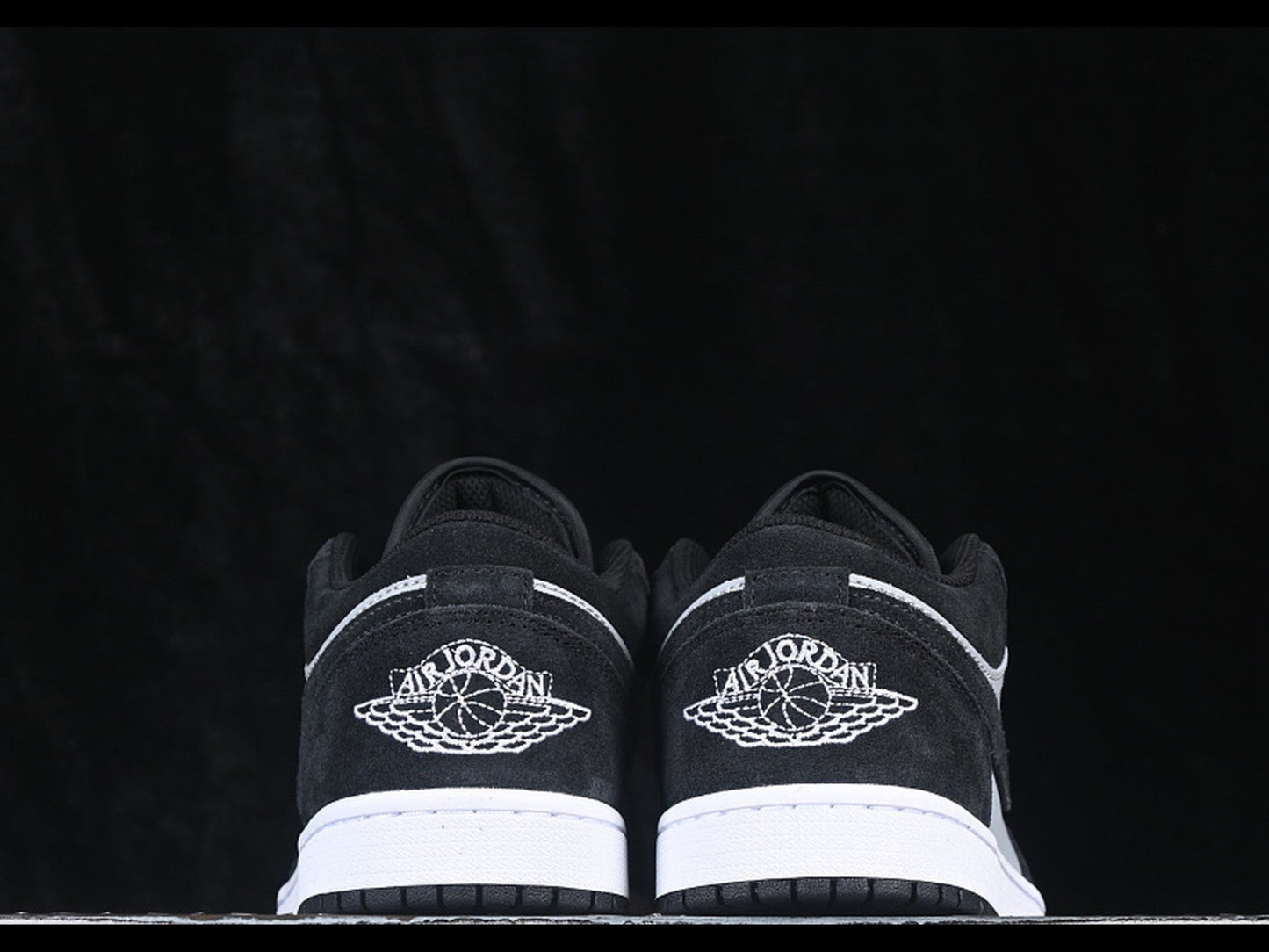 Air Jordan 1 Low Retro Basketball Shoes Black/White