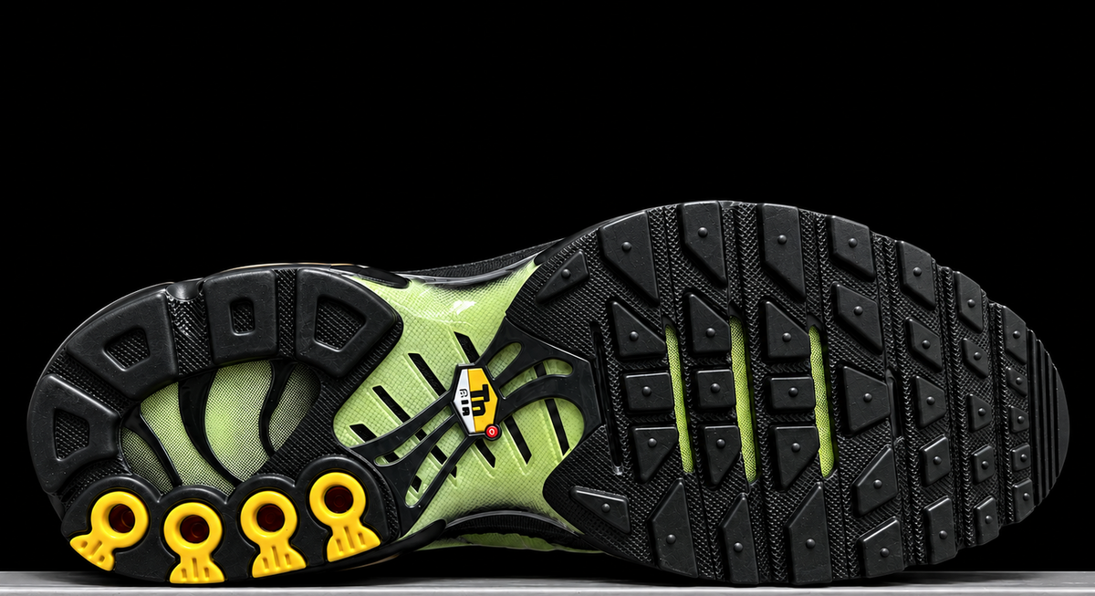 Nike Air Max Plus Black Green Strike