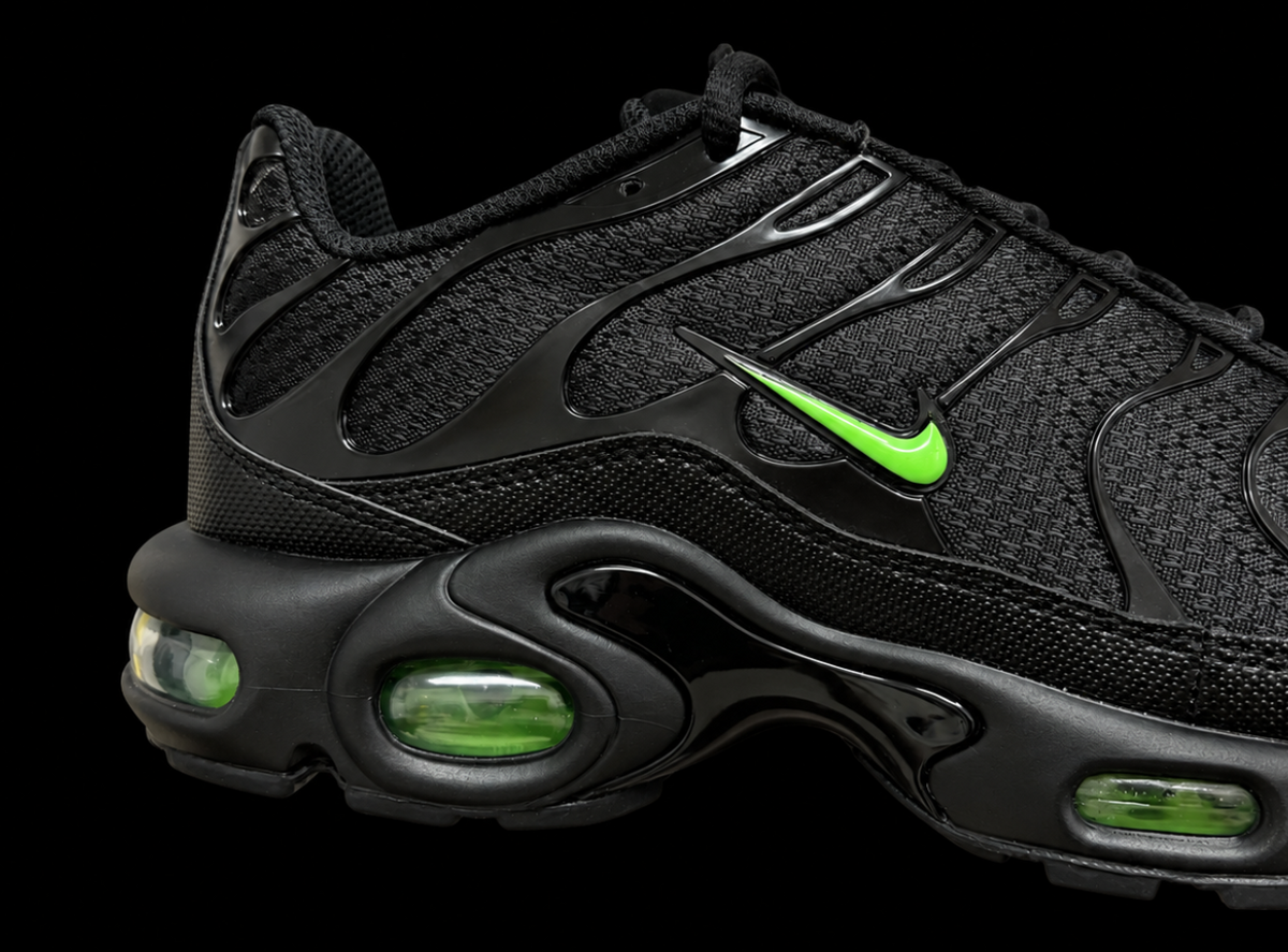 Nike Air Max Plus Black Green Strike