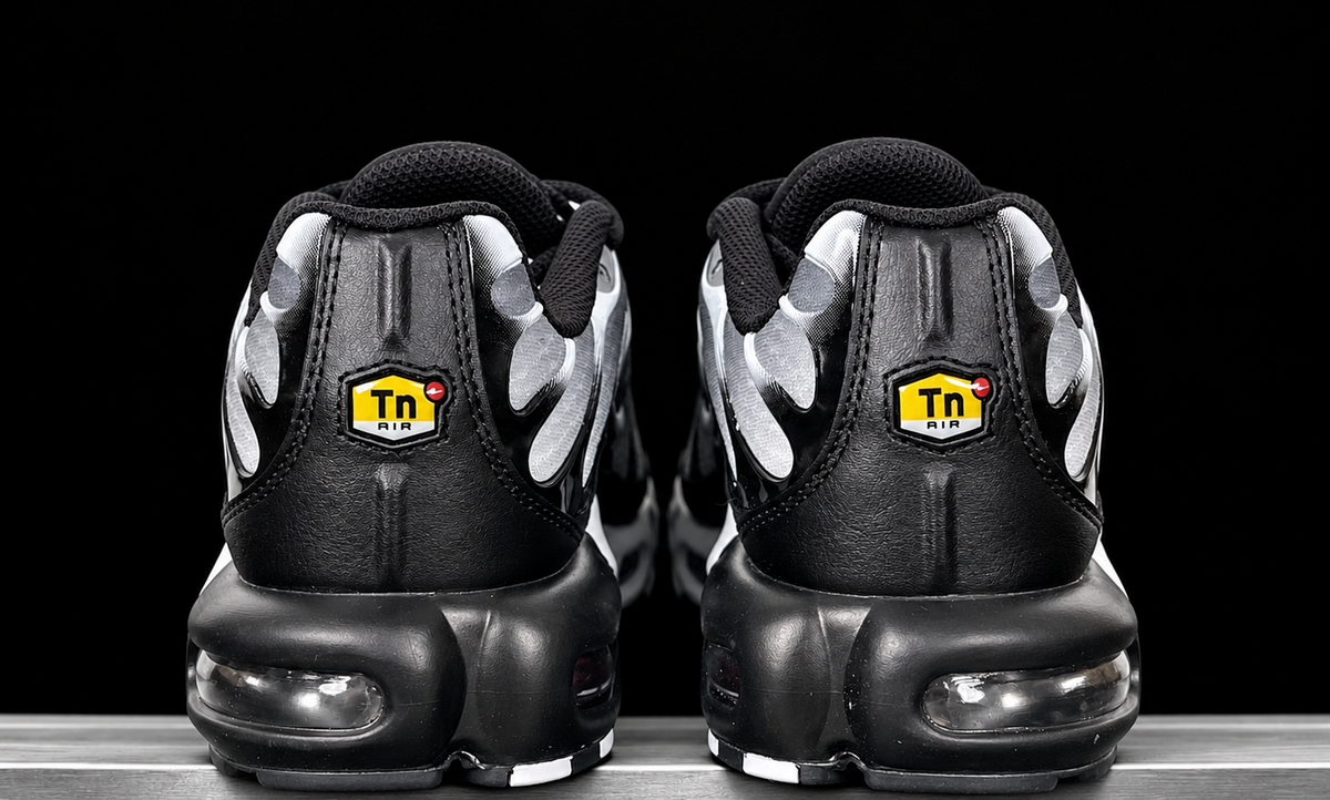 Nike Air Max Plus Black Metallic Silver
