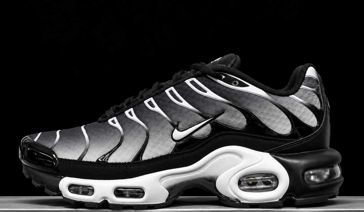 Nike Air Max Plus Black Metallic Silver