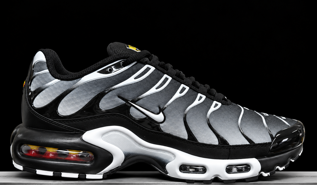 Nike Air Max Plus Black Metallic Silver