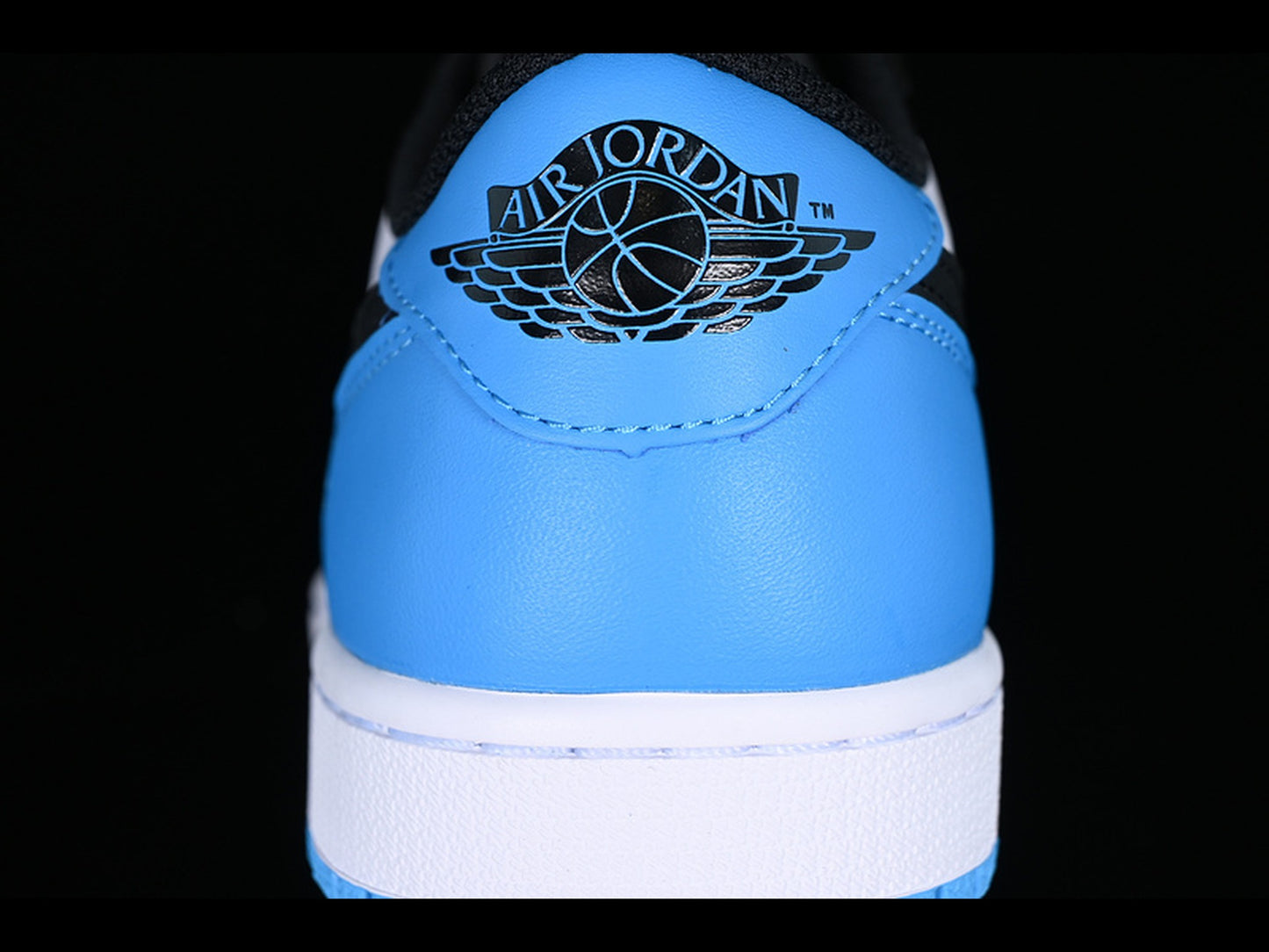 Air Jordan 1 Retro Low OG UNC