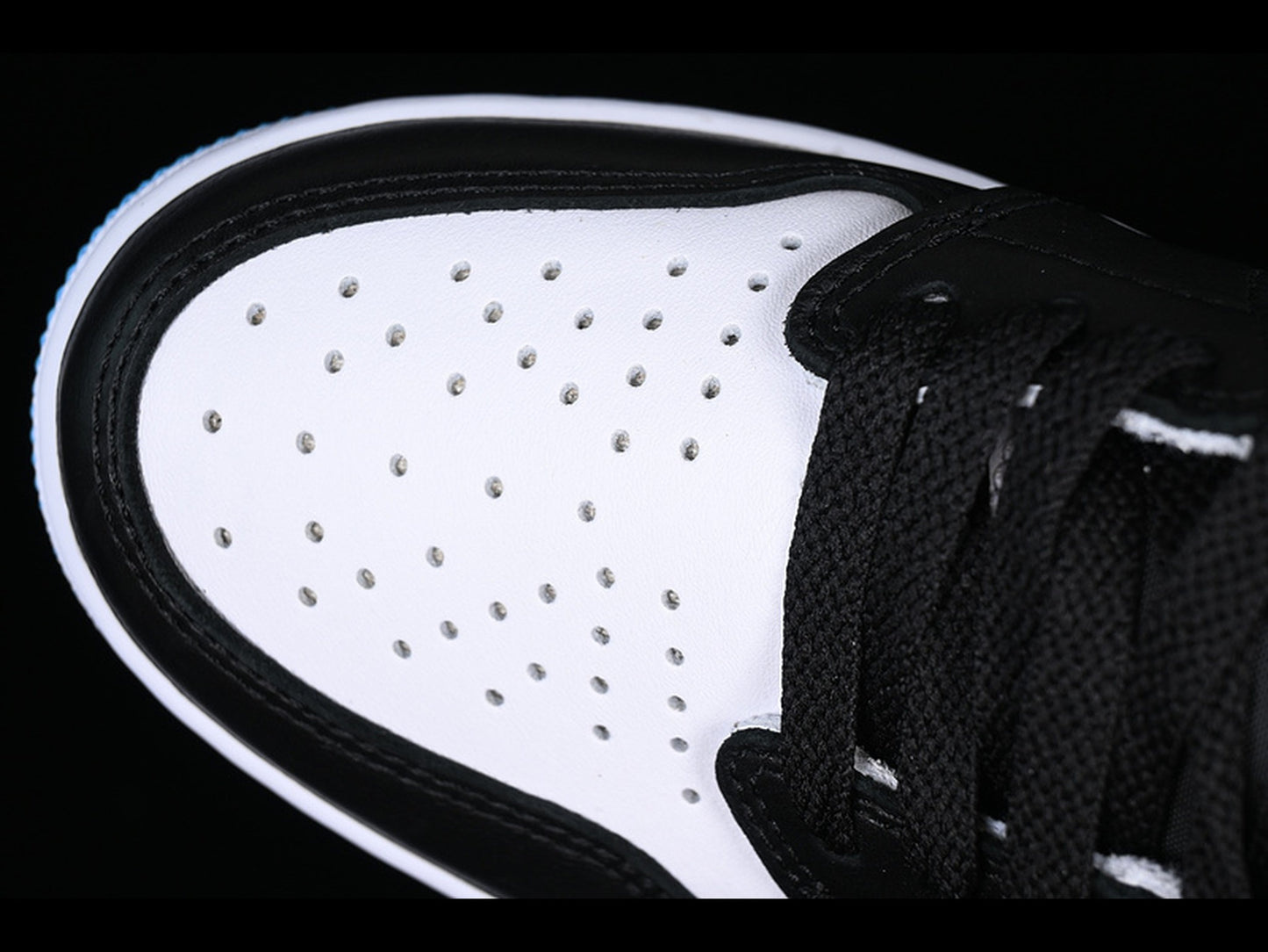 Air Jordan 1 Retro Low OG UNC