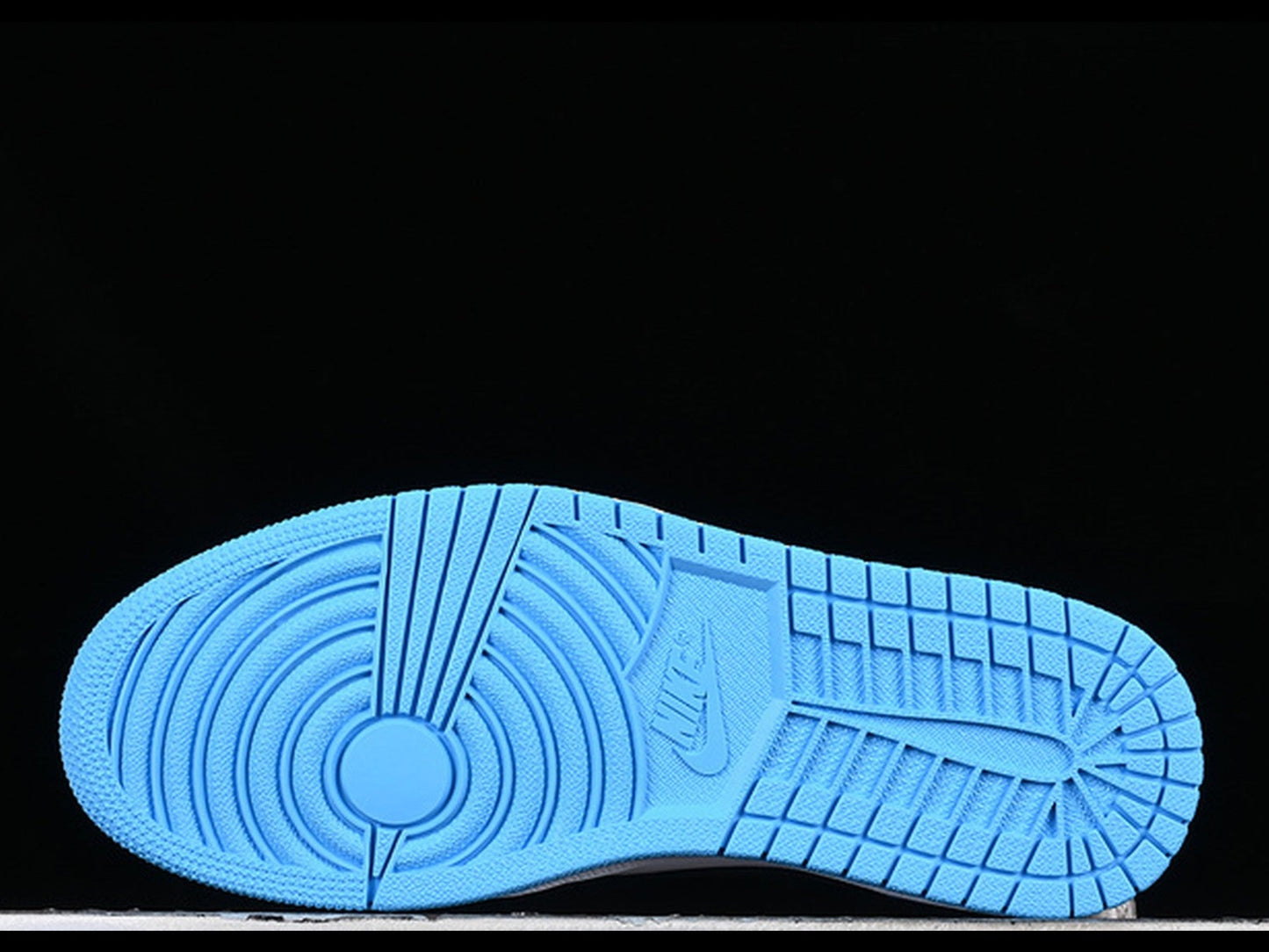 Air Jordan 1 Retro Low OG UNC