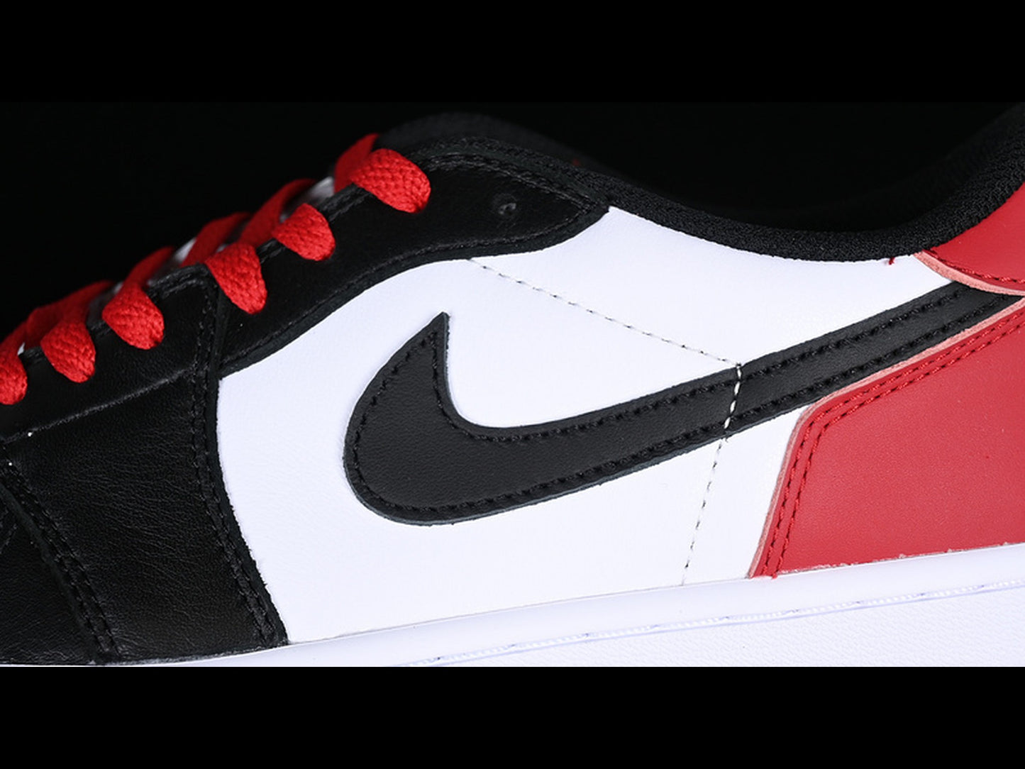 Air Jordan 1 Retro Low OG Black Toe