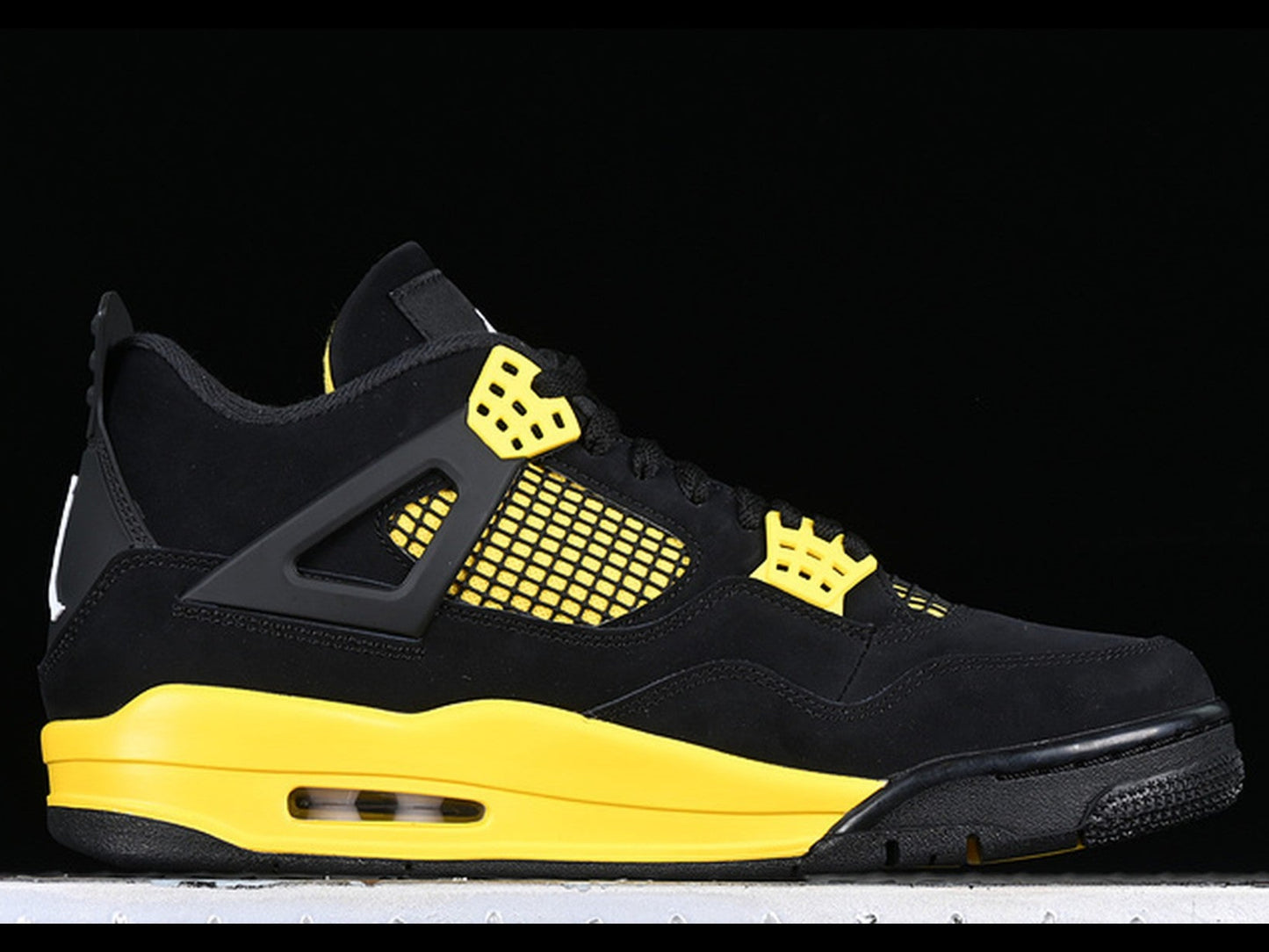 Air Jordan 4 Retro Thunder (2023)
