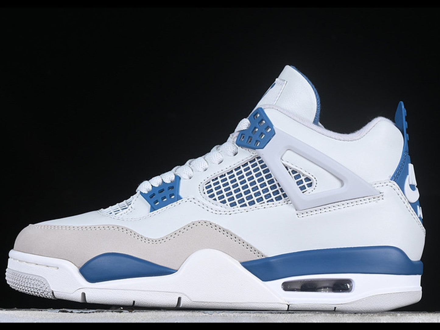 Air Jordan 4 Retro 'Military Blue' (2024)