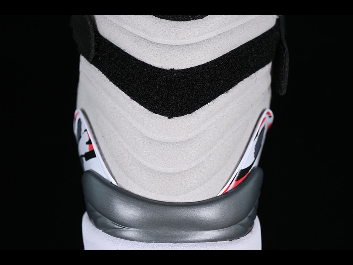Air Jordan 8 Bugs Bunny