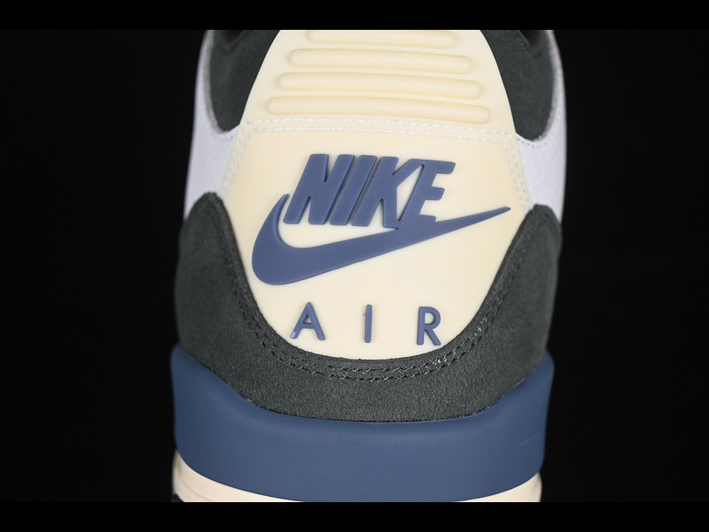 Air Jordan 3 Retro OG SP Diffused Blue A Ma Manière
