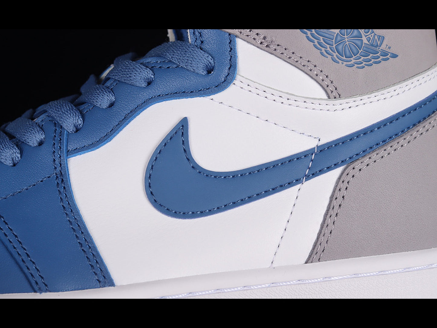 Air Jordan 1 Retro High OG True Blue