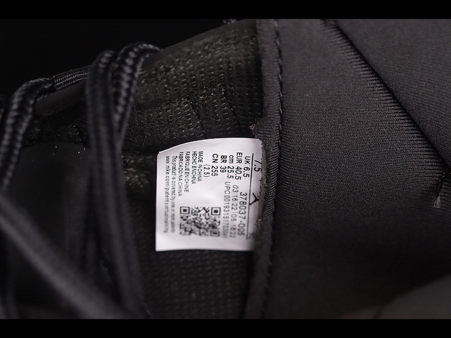 Air Jordan 11 Retro Cap and Gown