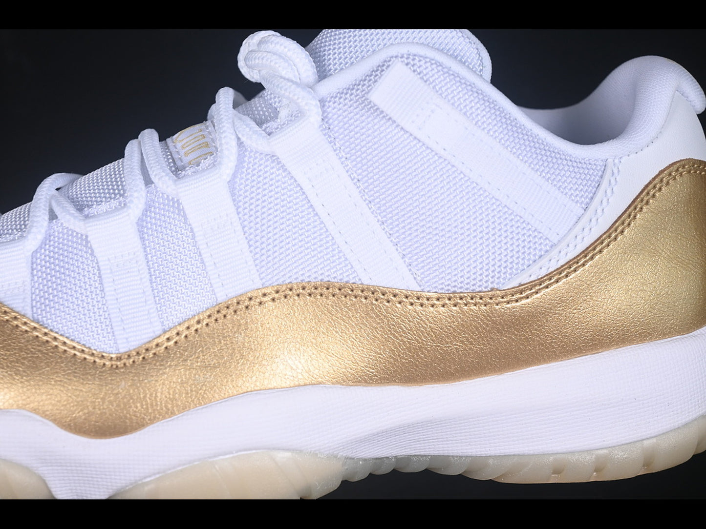 Air Jordan 11 Low Metallic Gold