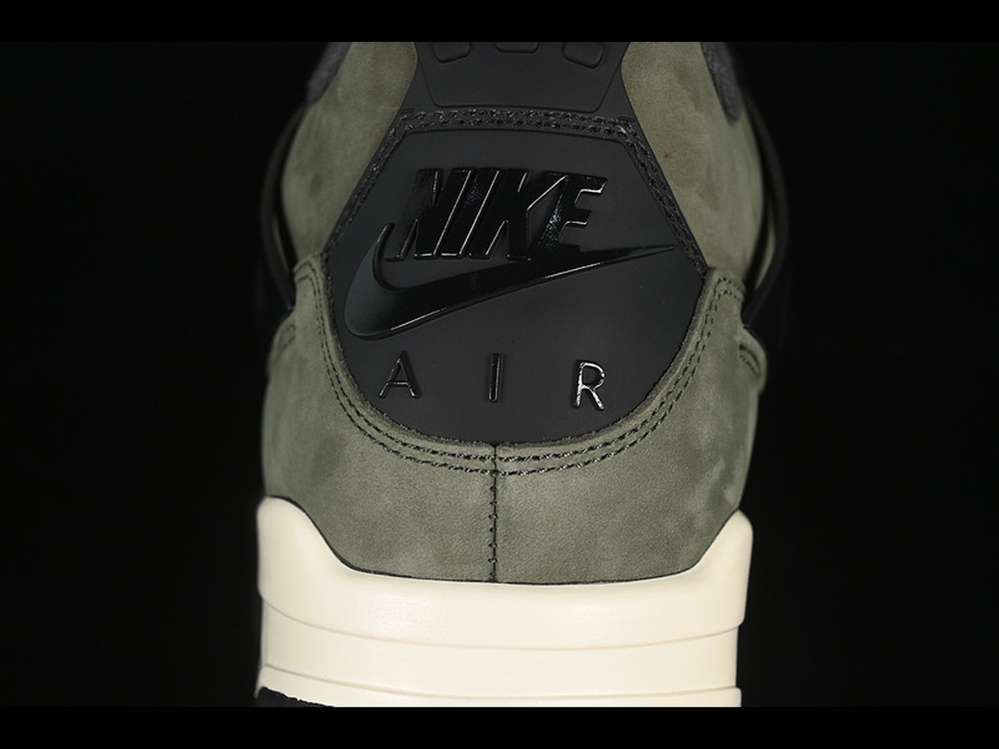 Air Jordan 4 OG Undefeated