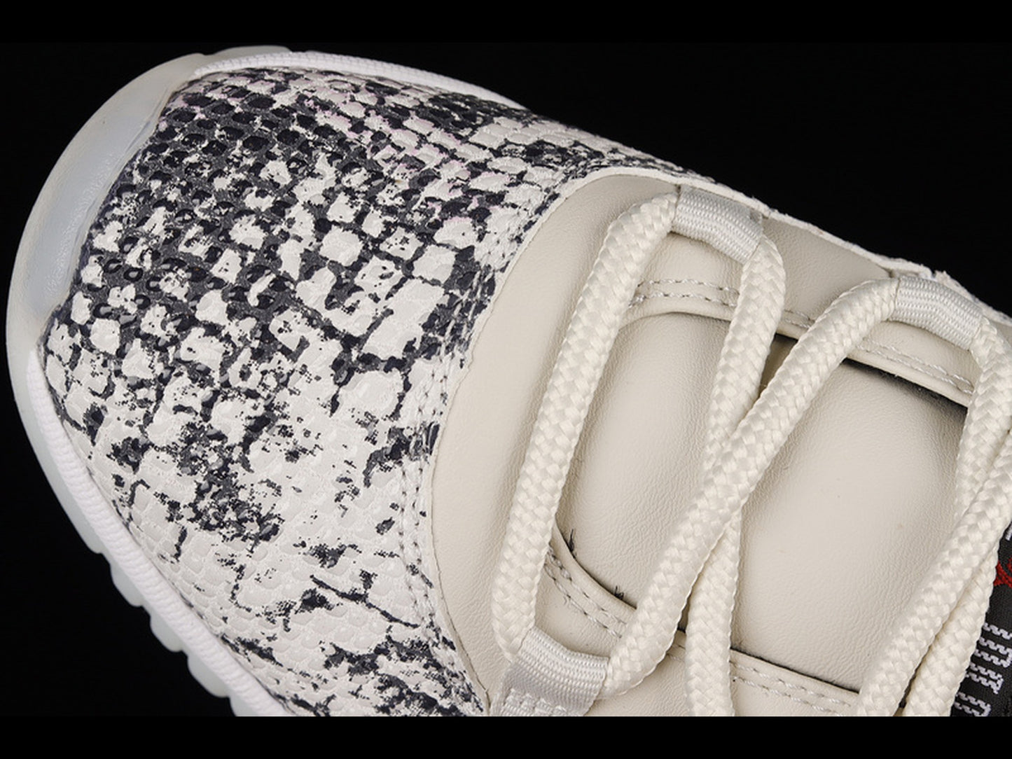 Air Jordan 11 Retro Low Light Bone