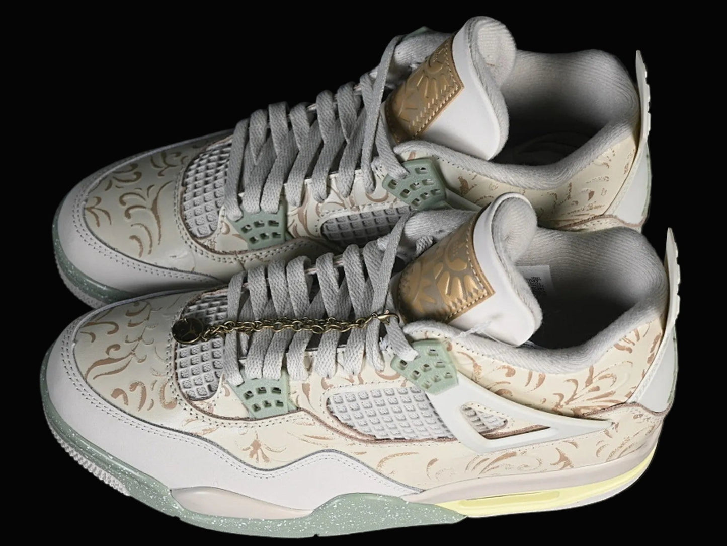 Jordan 4 Retro SE Soft Pearl
