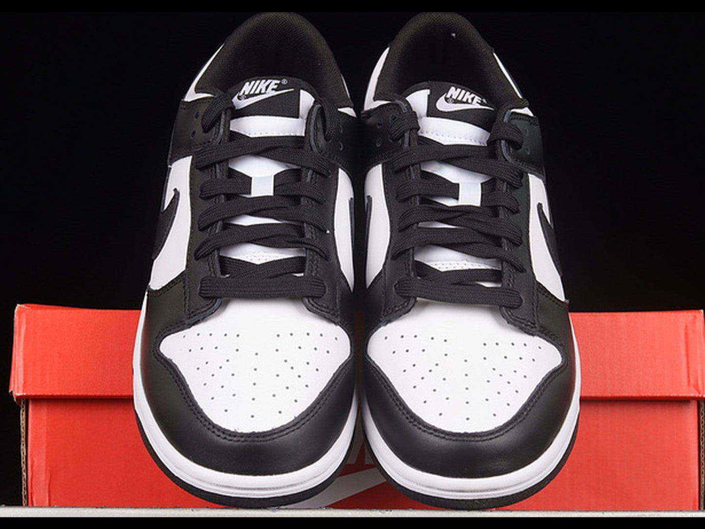 Nike SB Dunk Low Panda