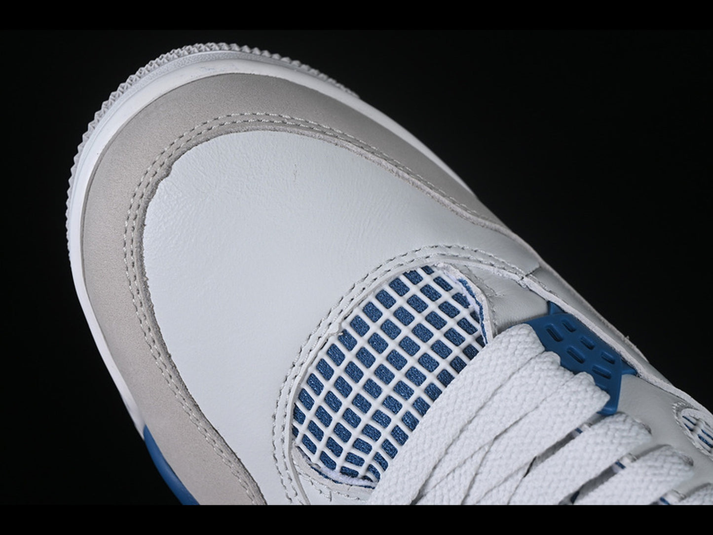 Air Jordan 4 Retro 'Military Blue' (2024)