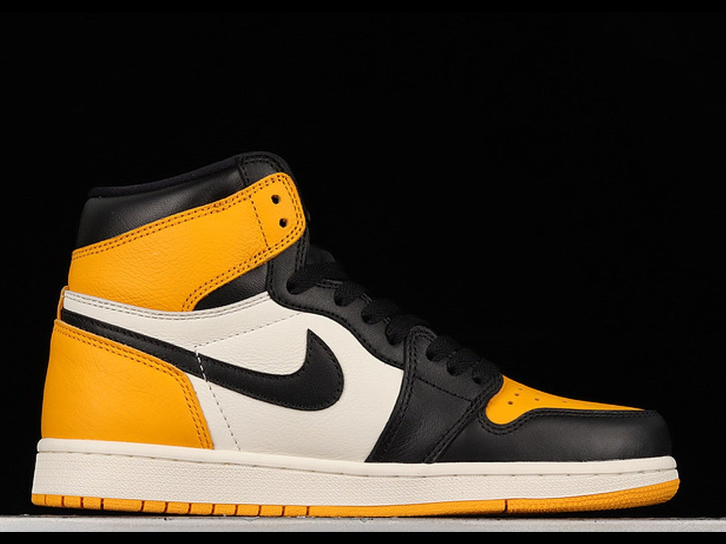 Air Jordan 1 Retro High OG Yellow Toe Taxi