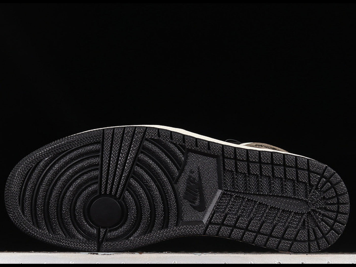 Air Jordan 1 Retro High OG Dark Mocha