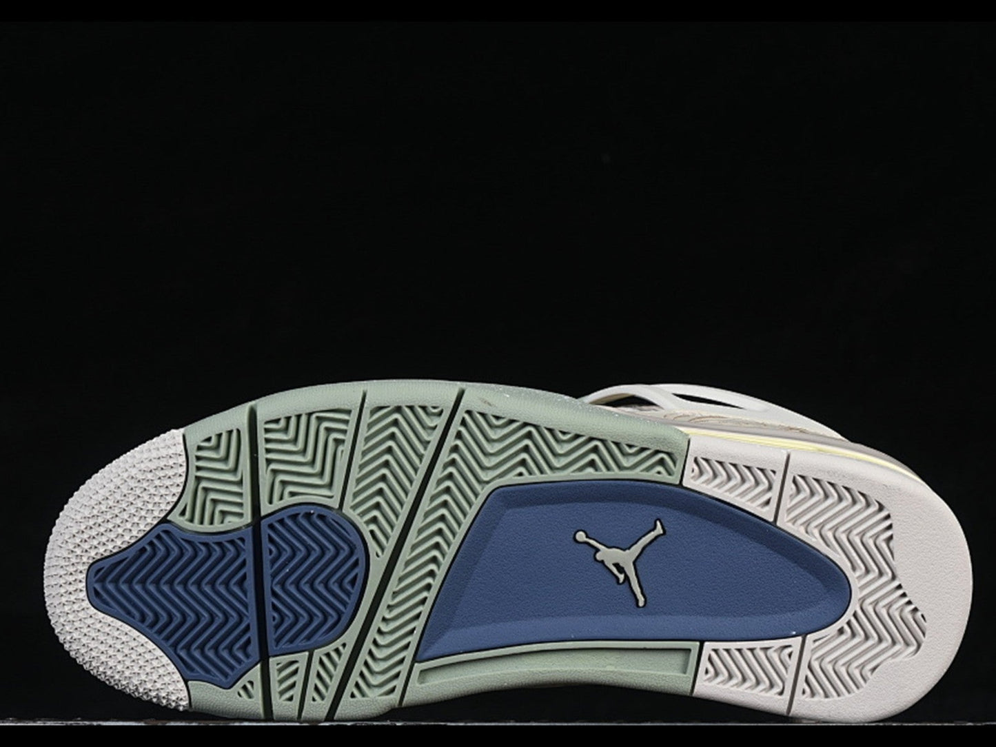 Jordan 4 Retro SE Soft Pearl