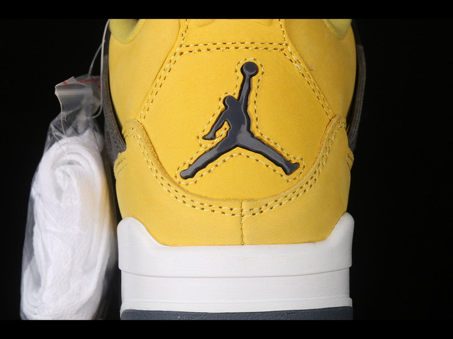 Air Jordan 4 Retro Lightning (2021)