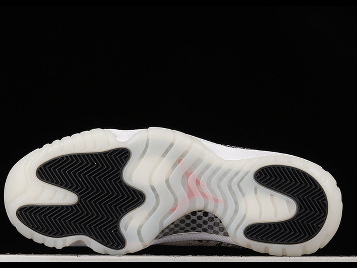 Air Jordan 11 Retro Low Light Bone