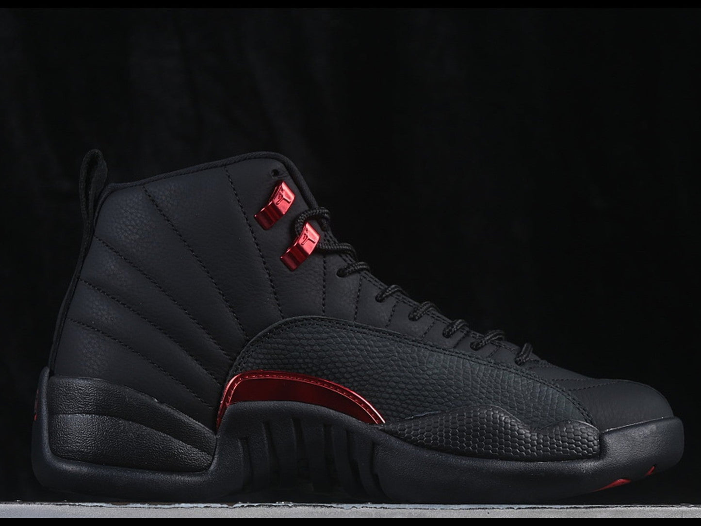 Air Jordan 12 Retro Bloodline