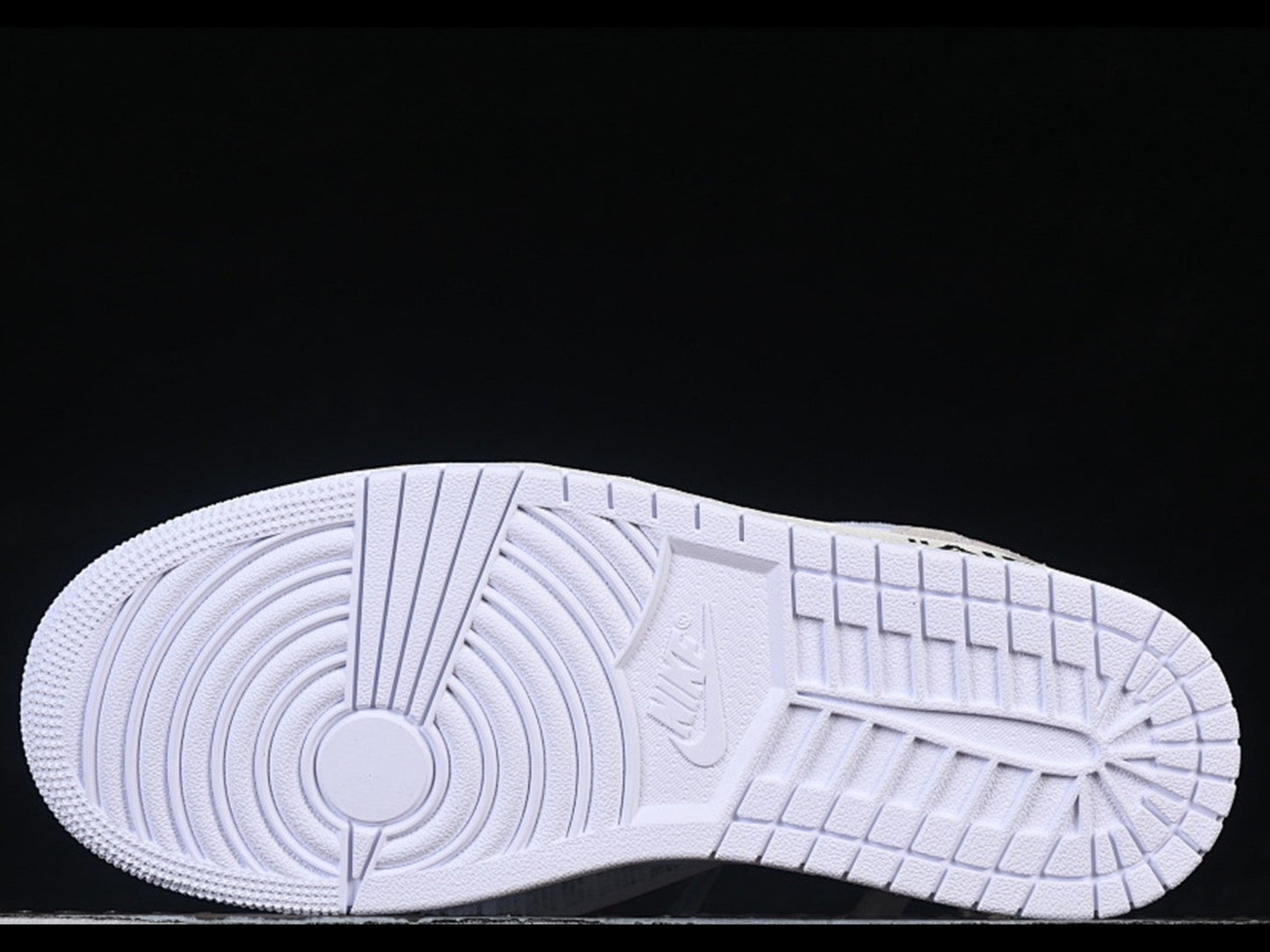 Air Jordan 1 Retro High OG Alaska
