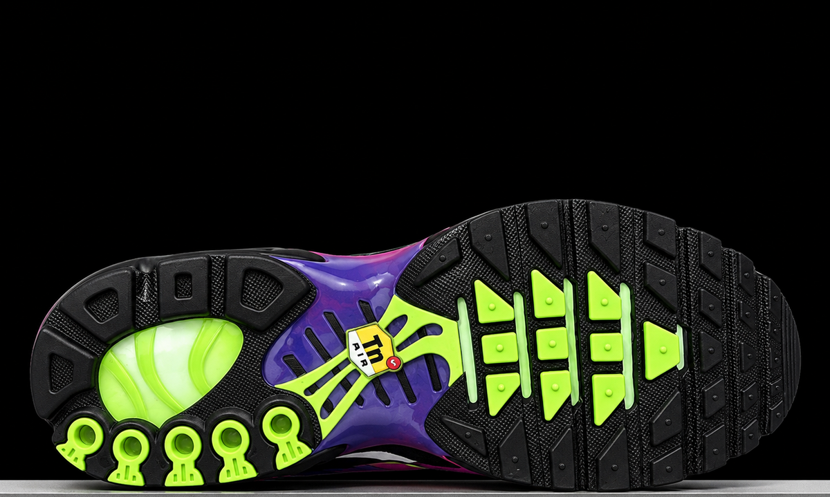 Nike Air Max Plus Rebellious Air Fireberry