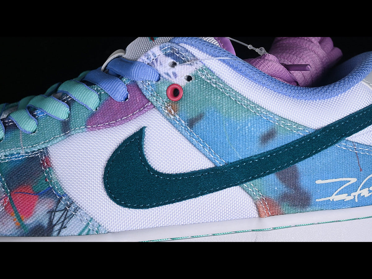 Futura Laboratories x Nike SB Dunk Low