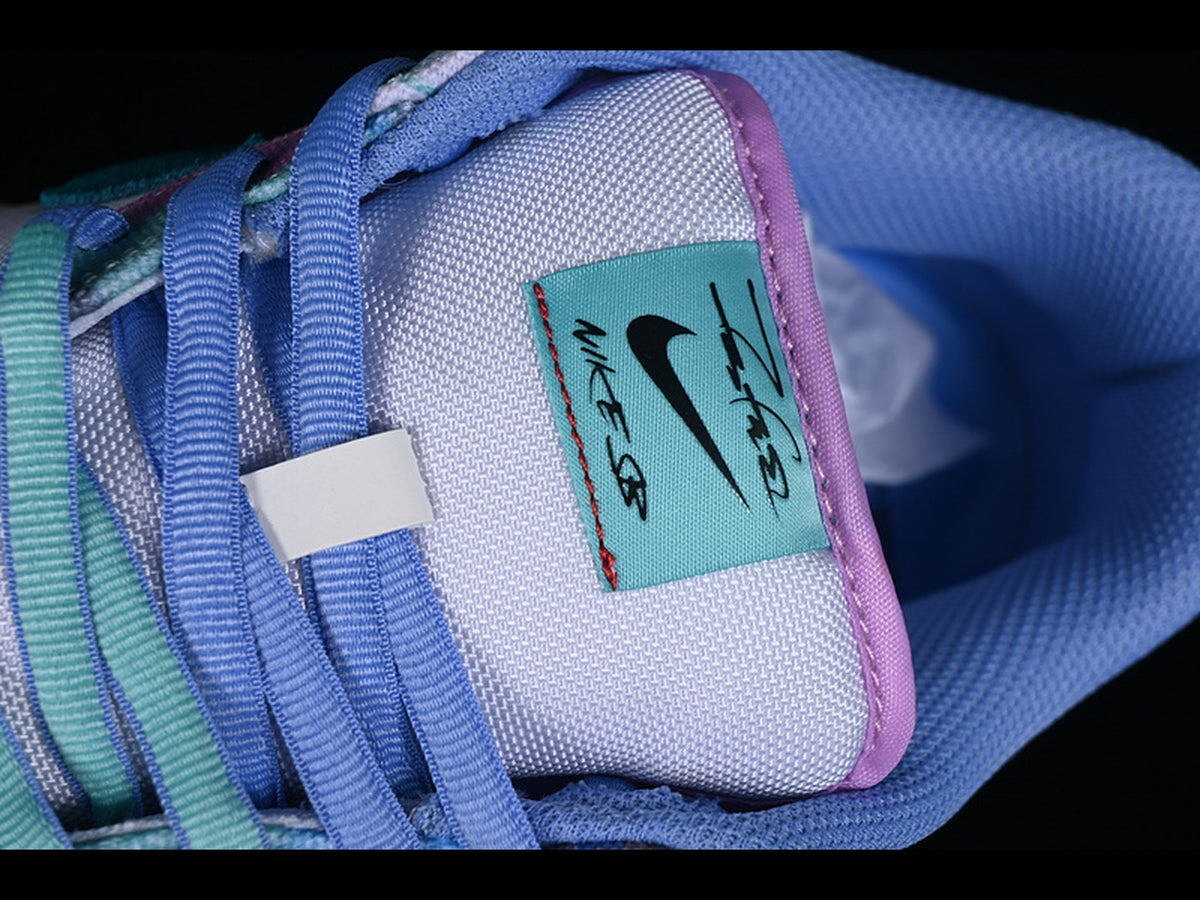 Futura Laboratories x Nike SB Dunk Low