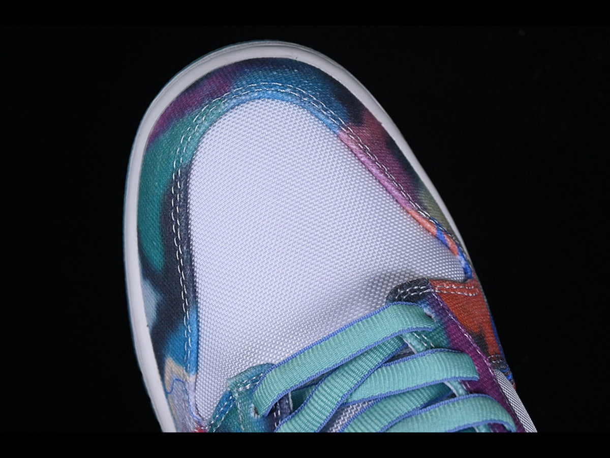 Futura Laboratories x Nike SB Dunk Low