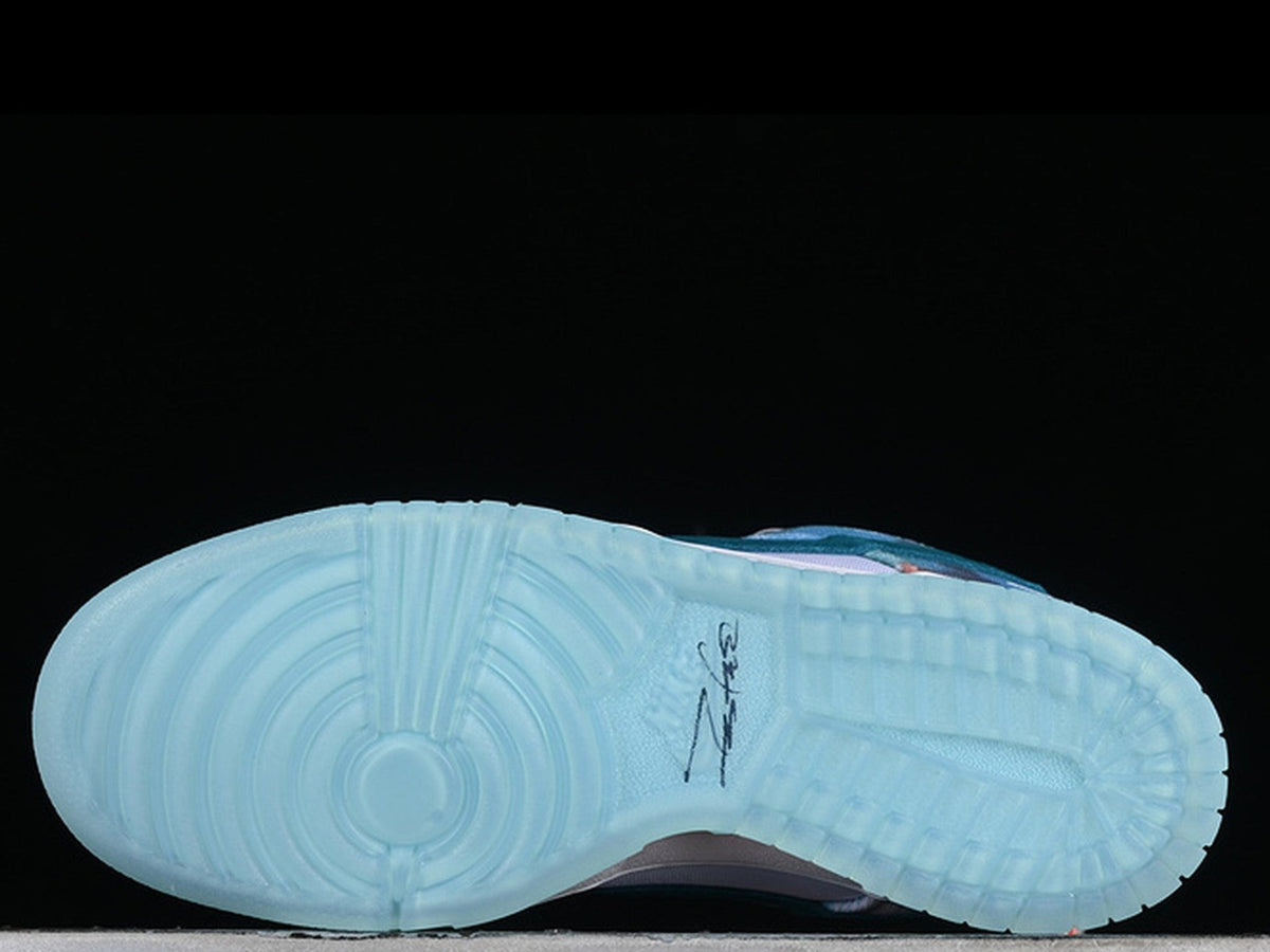 Futura Laboratories x Nike SB Dunk Low