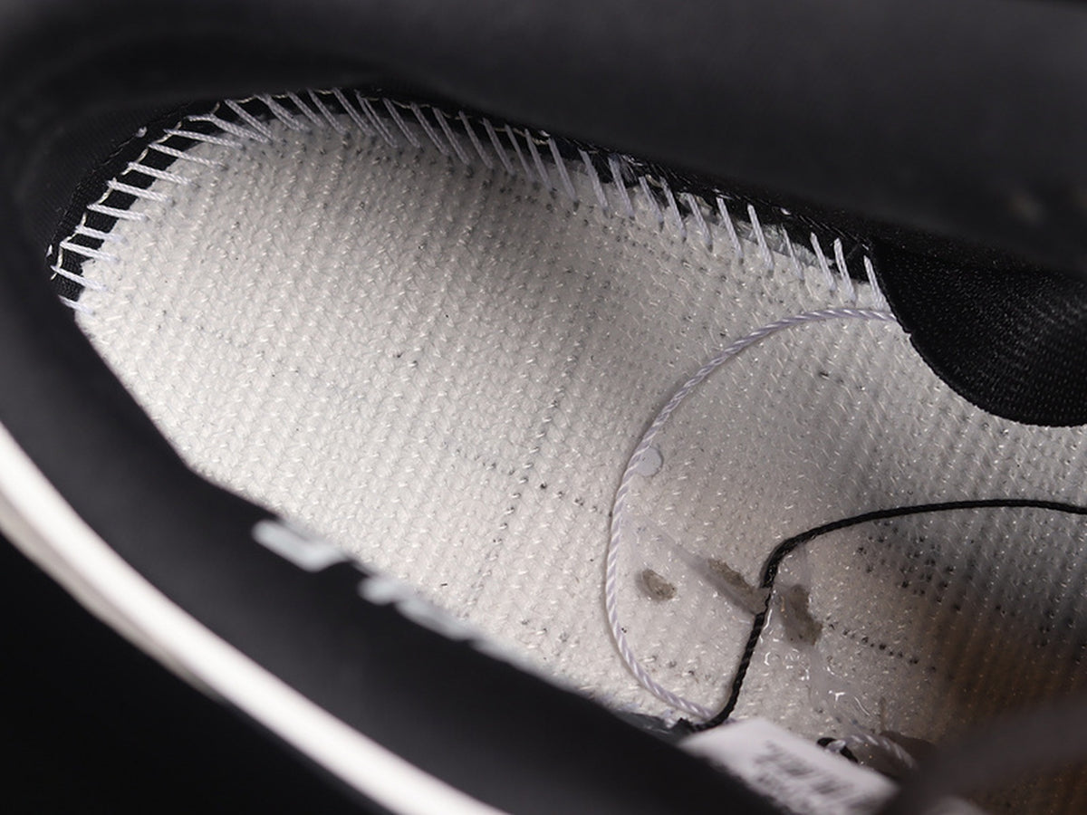 Jeff Staple x Nike SB Dunk Low "Panda Pigeon"