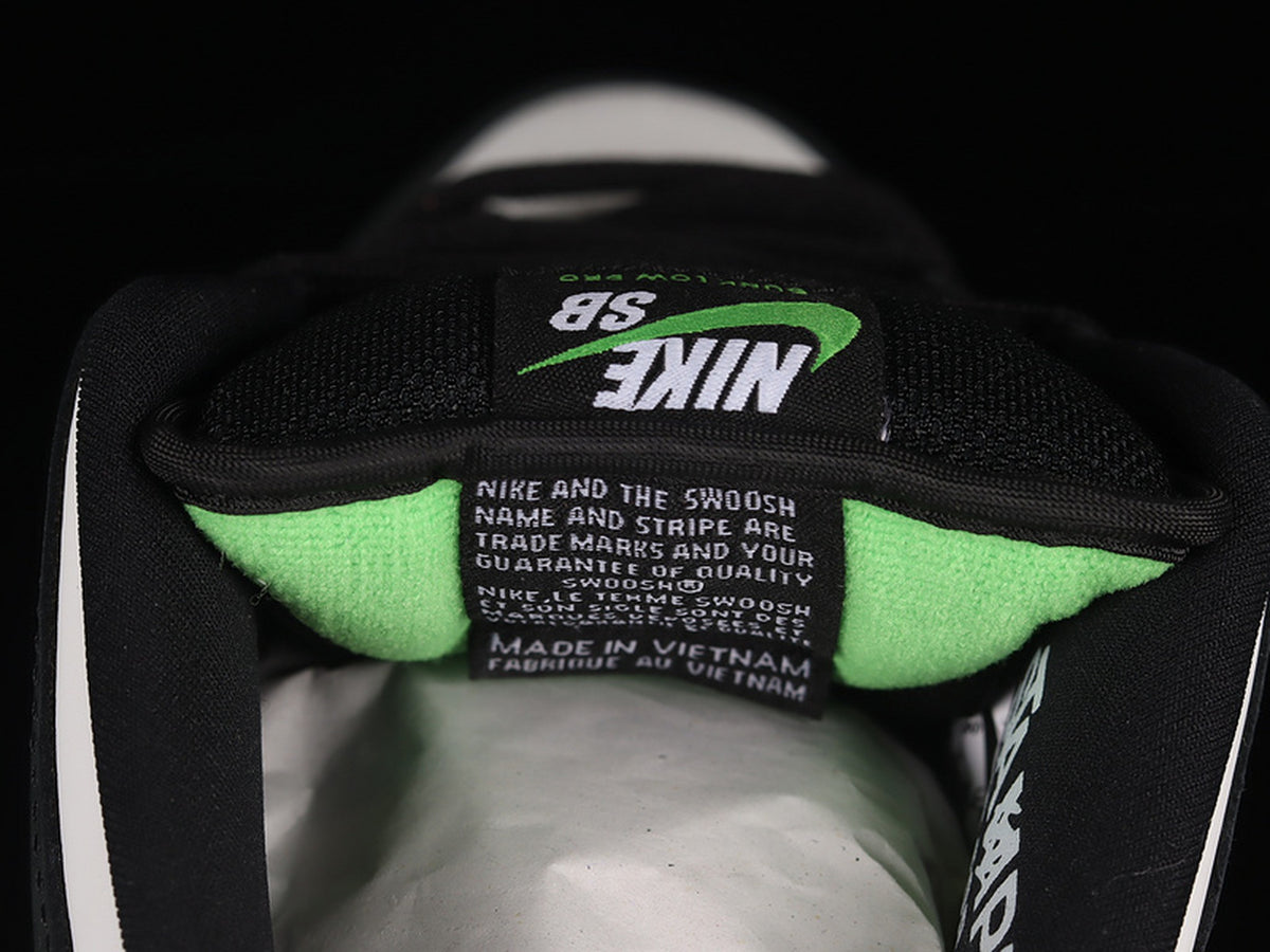 Jeff Staple x Nike SB Dunk Low "Panda Pigeon"