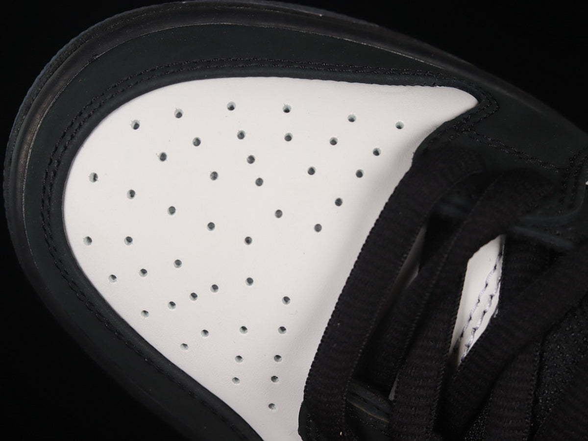Jeff Staple x Nike SB Dunk Low "Panda Pigeon"