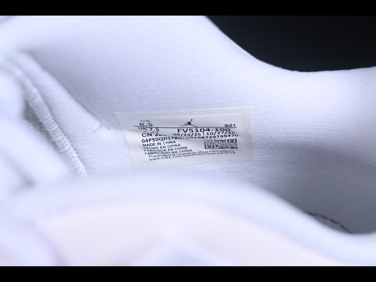 Jordan 11 Retro Low University