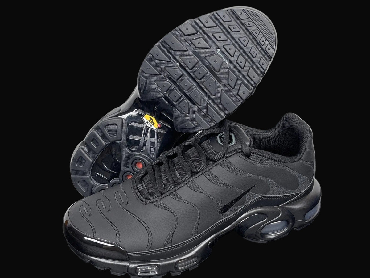 Nike Air Max Plus Triple Black Leather