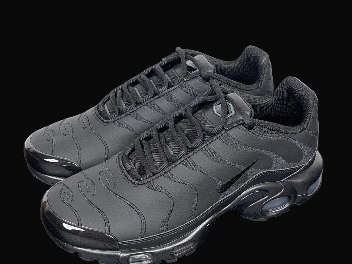 Nike Air Max Plus Triple Black Leather