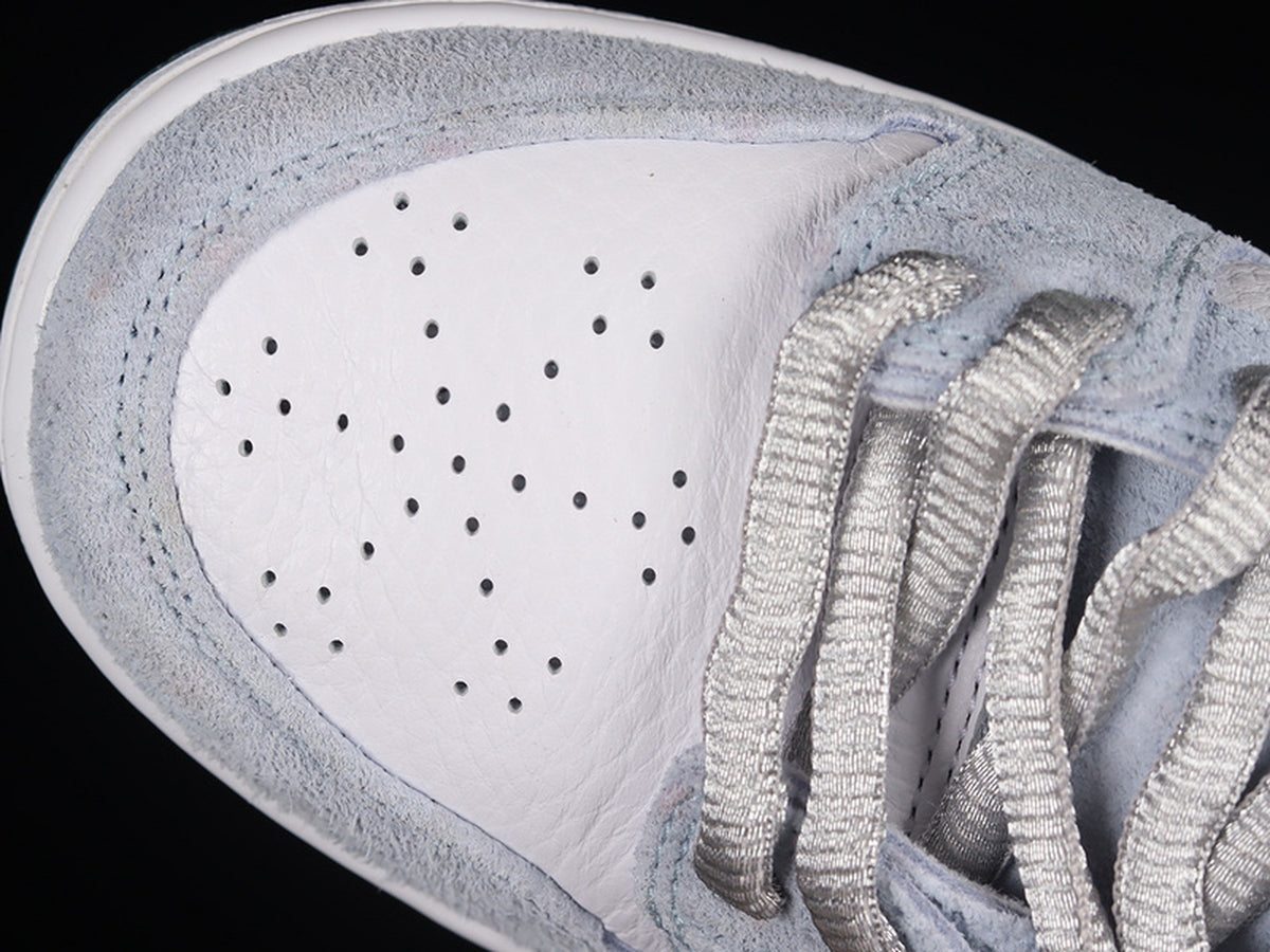 Sean Cliver x Nike SB Dunk Low "Holiday Special"