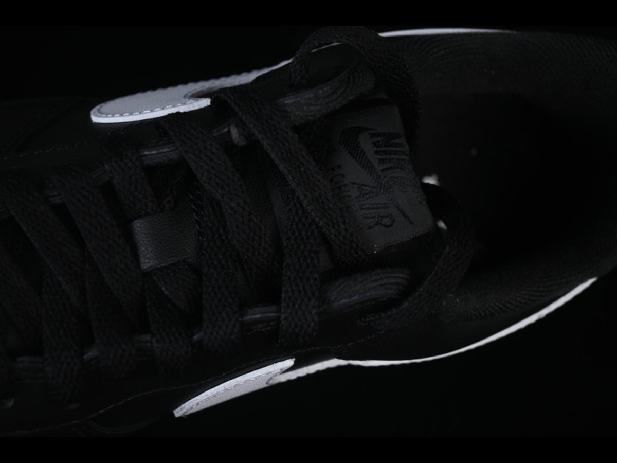 Supreme x Nike Air Force 1 Low 'Black / White'