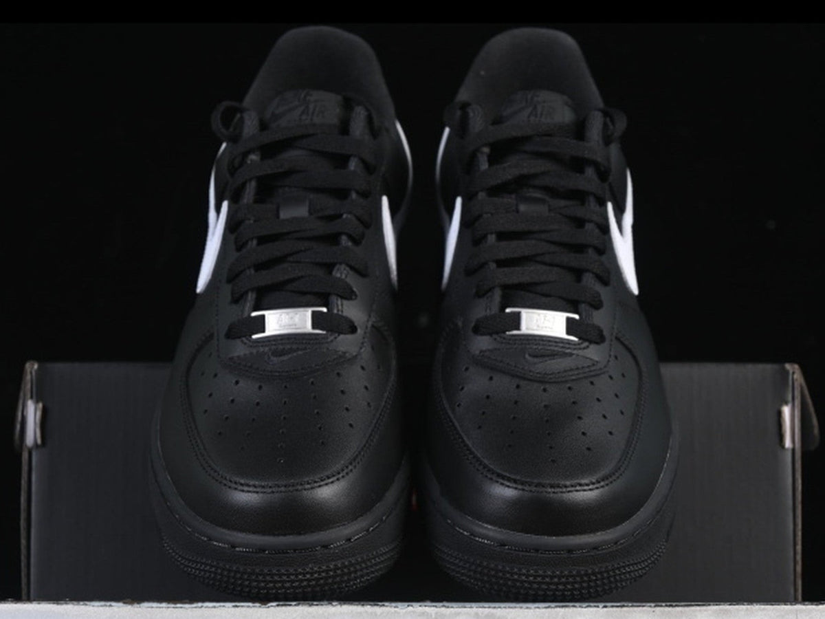 Supreme x Nike Air Force 1 Low 'Black / White'