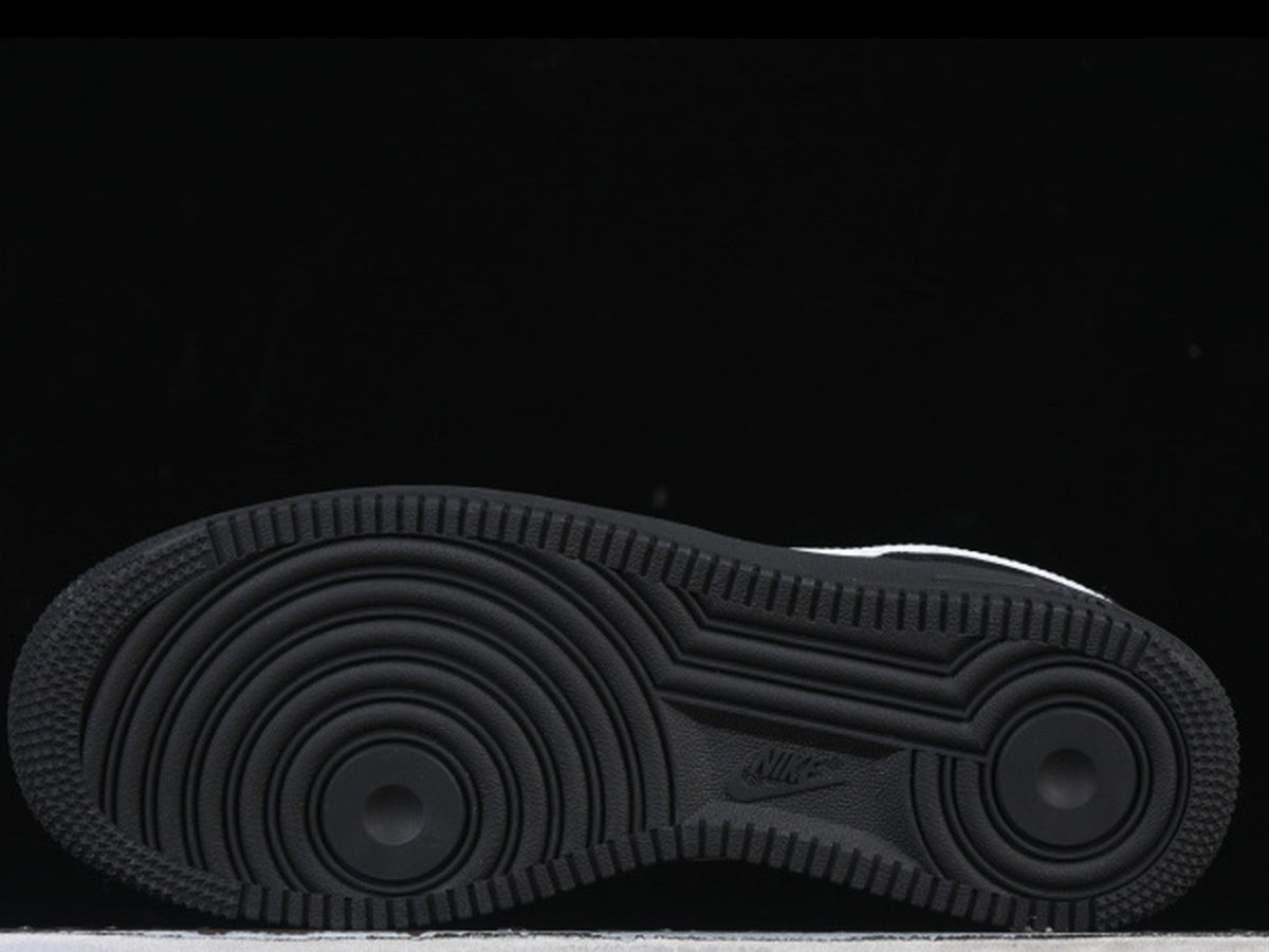 Supreme x Nike Air Force 1 Low 'Black / White'