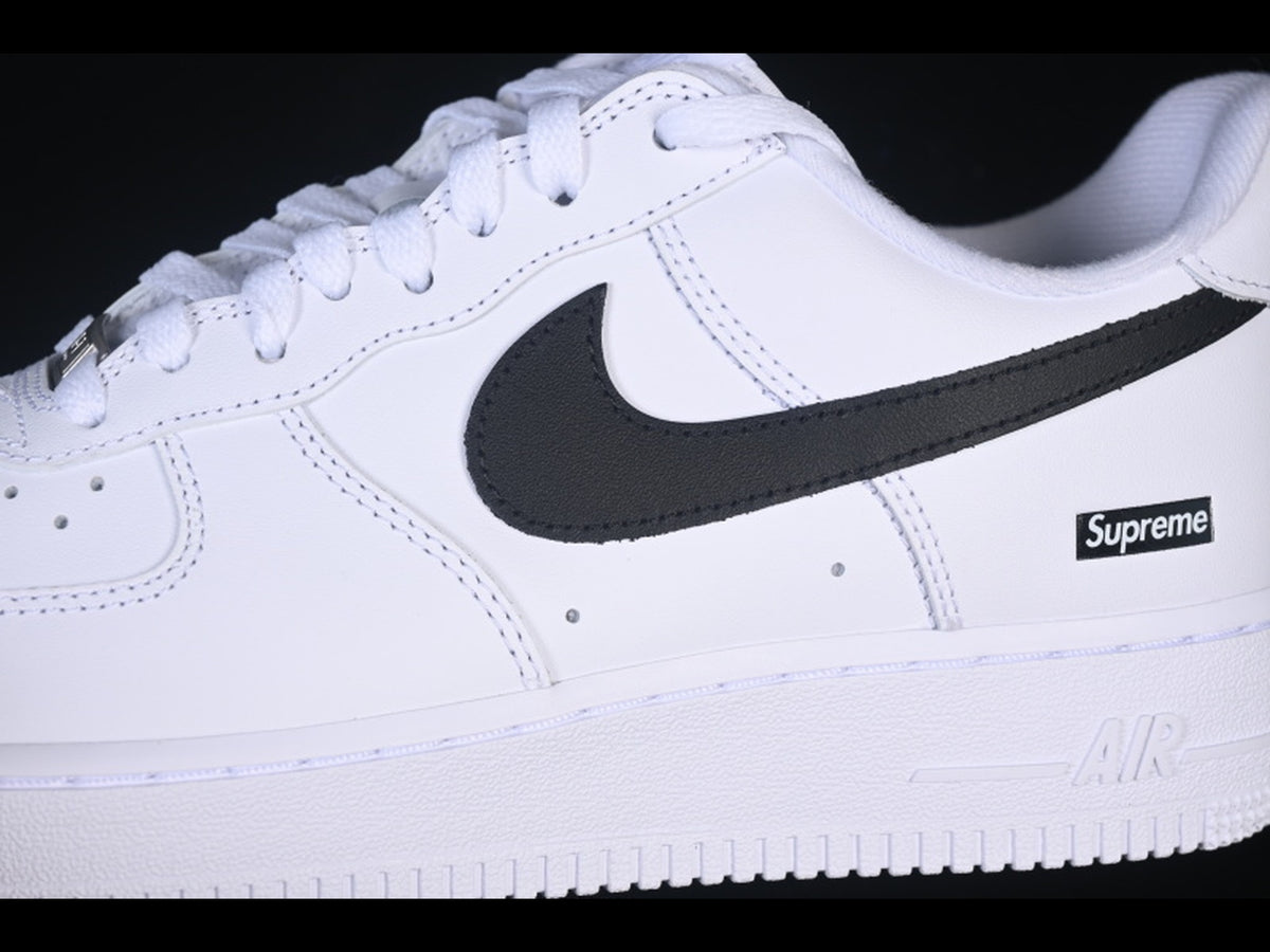 Supreme x Nike Air Force 1 Low 'White / Black'
